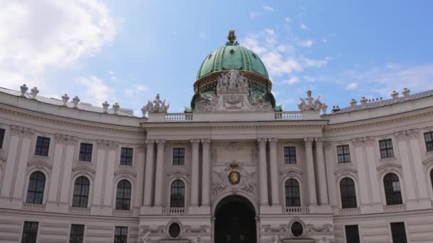 Віденський імператорський палац Гофбург - найвідоміша пам "ятка міста — стокове відео