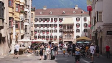 Innsbruck Eski Kasabası 'ndaki güzel binalar - INNSBRUCK, AUSTRIA, EUROPE - 29 Temmuz 2021