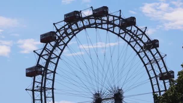 The historic Giant Wheel of Vienna at Prater Entertainment Park — Stock Video