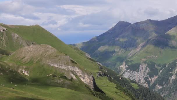 Avusturya 'daki Grossglockner Yüksek Alp Yolu üzerinde harika bir geniş açı. — Stok video