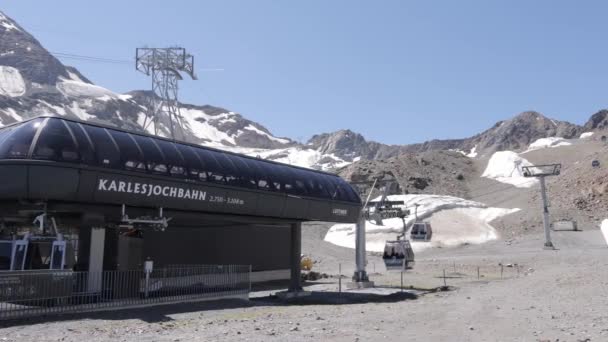 Seilbahn Karlesjoch im Kaunertal in Tirol - KAUNERTAL, ÖSTERREICH, EUROPA - 28. JULI 2021 — Stockvideo