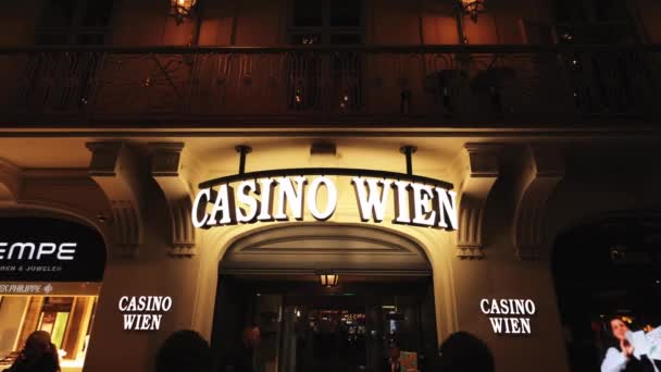 Casino Wenen in het centrum van de stad - VIENNA, OOSTENRIJK, EUROPA - AUGUST 1, 2021 — Stockvideo