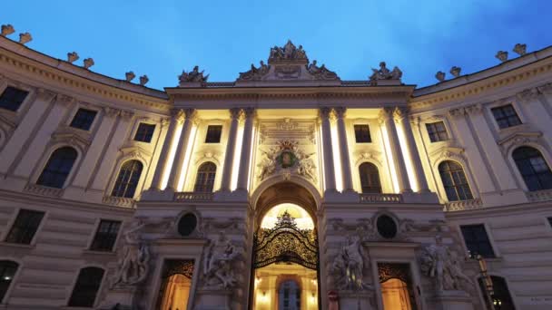 Paleis Wenen Hofburg - beroemdste bezienswaardigheid in de stad - VIENNA, OOSTENRIJK, EUROPA - AUGUST 1, 2021 — Stockvideo