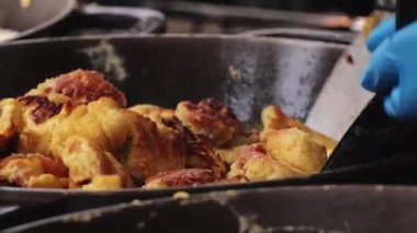 Viyana 'nın en ünlü yemeği. Kaiserschmarrn adında tatlı bir krep.