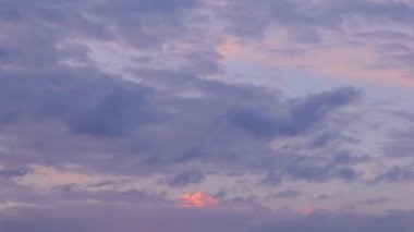 Bulutlu ve Hızlandırılmış Gökyüzü