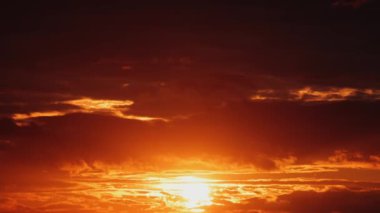 Bulutlu ve Hızlandırılmış Gökyüzü