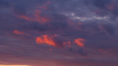 Bulutlu ve Hızlandırılmış Gökyüzü