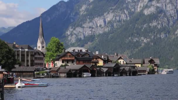 奥地利阿尔卑斯山中美丽的哈尔斯塔特湖 — 图库视频影像