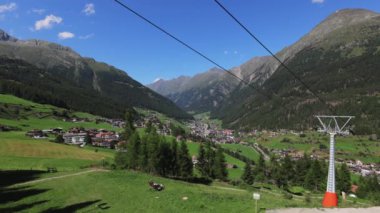 Avusturya 'nın Soelden köyü üzerindeki hava manzarası