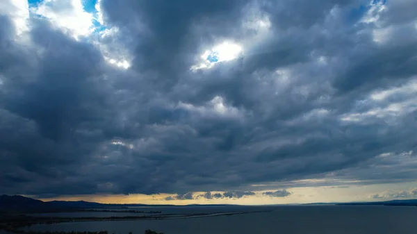 Dramáticas nubes sobre el lago Constanza en Austria —  Fotos de Stock
