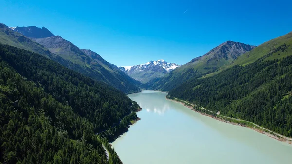 Mountain lake at Kaunertal Valley in Austria - aerial view — Stock Photo, Image