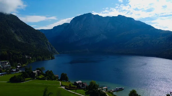 Merveilleux paysage au lac Altaussee en Autriche - vue aérienne — Photo