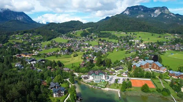 Obec Altaussee v Rakousku - letecký pohled — Stock fotografie