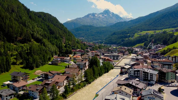 Kända byn Soelden i Österrike - Solden ovanifrån — Stockfoto