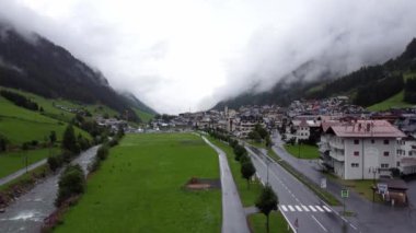 Avusturya 'nın Ischgl köyü - hava manzaralı