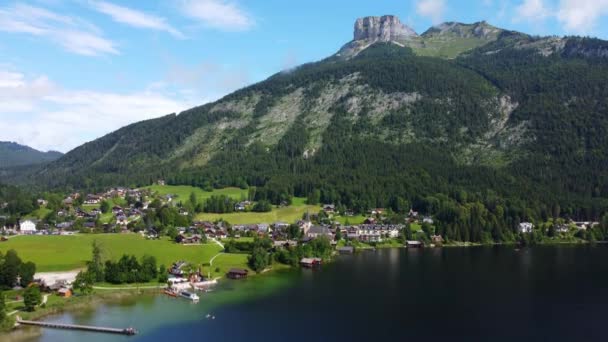 Obec Altaussee v Rakousku - letecký pohled — Stock video
