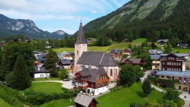 Avusturya 'nın Altaussee köyü - hava manzaralı