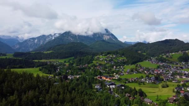 Le village d'Altaussee en Autriche - vue aérienne — Video