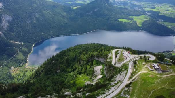 Vista aérea sobre los Alpes austríacos y el área de Aussee desde Mount Loser — Vídeos de Stock