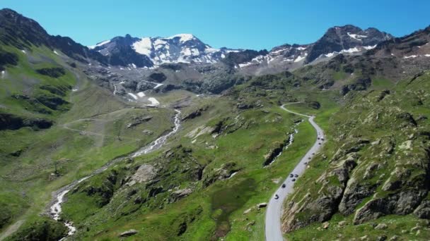 Lot przez dolinę Kaunertal w Alpach Austriackich - słynny lodowiec w Austrii — Wideo stockowe