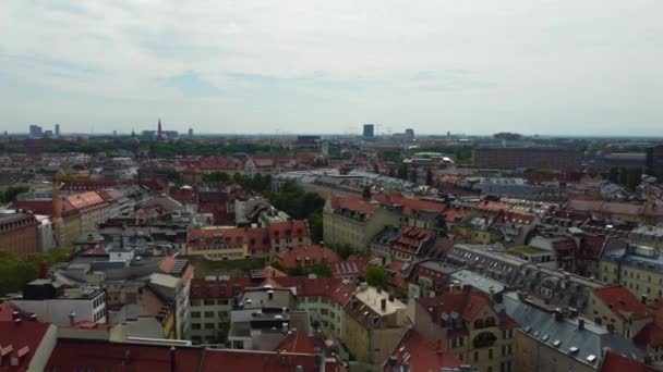 Över hustaken i München - flygfoto över staden — Stockvideo