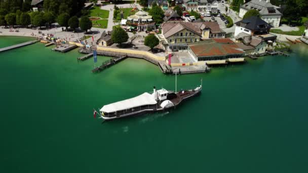 Pueblo de St Gilgen en el lago Wolfgangsee en Austria — Vídeos de Stock