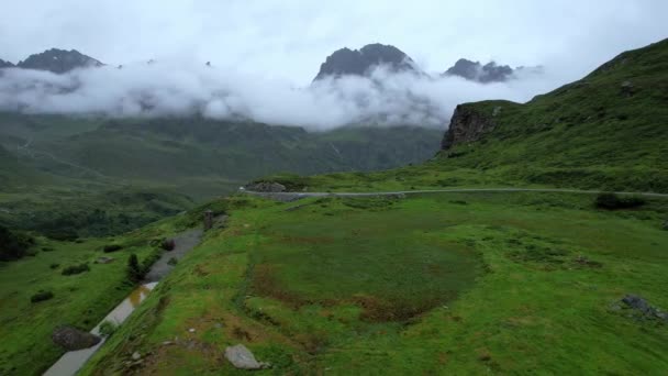 Cenário incrível e paisagem típica na Áustria - os Alpes austríacos de cima — Vídeo de Stock