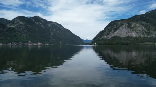 Όμορφη λίμνη Hallstatt στην Αυστρία — Αρχείο Βίντεο