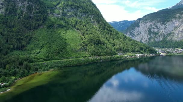 Piękne jezioro Hallstatt w Austrii — Wideo stockowe