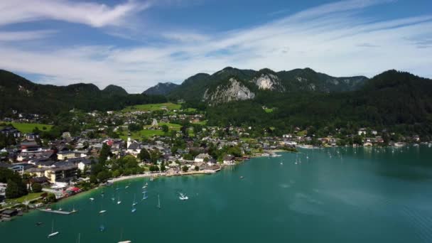 Staden St Gilgen vid sjön Wolfgangsee i Österrike — Stockvideo