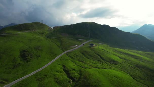 Increíble naturaleza en Timmelsjoch carretera alpina alta en Austria — Vídeo de stock