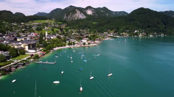 Avusturya 'daki Wolfgangsee Gölü yukarıdan — Stok video