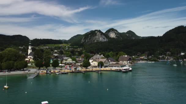 Vesnice sv. Gilgena u jezera Wolfgangsee v Rakousku — Stock video
