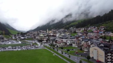 Avusturya 'nın Ischgl köyü - hava manzaralı