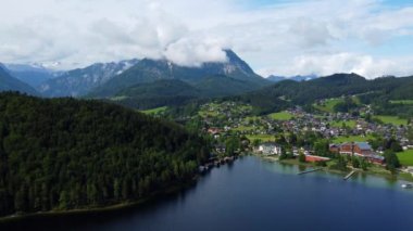 Avusturya 'nın Altaussee köyü - hava manzaralı