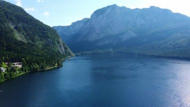 Avusturya 'daki Altaussee Gölü - hava manzaralı