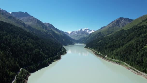 Hermoso lago en el valle de Kaunertal en Austria - vista aérea — Vídeos de Stock