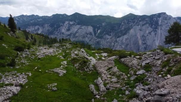 Fantastisk natur i de österrikiska alperna vid Mount Loser — Stockvideo