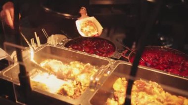 Viyana 'nın en ünlü yemeği - Kaiserschmarrn adlı tatlı gözleme - seyahat fotoğrafçılığı
