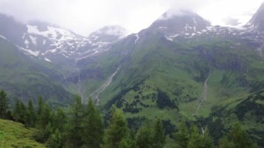 Avusturya 'daki Grossglockner High Alpine Yolu üzerinde harika geniş açı görüntüsü - seyahat fotoğrafçılığı