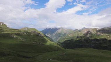 Avusturya 'daki Grossglockner High Alpine Yolu üzerinde harika geniş açı görüntüsü - seyahat fotoğrafçılığı