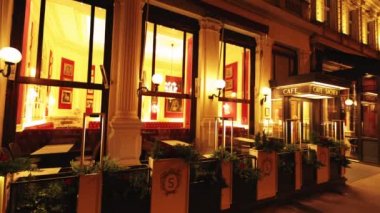Viyana 'daki Cafe Sacher - Vienna, AUSTRIA - 1 Ağustos 2021