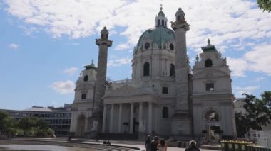 Viyana 'daki ünlü Karls Kilisesi - Vienna, AUSTRIA - 1 Ağustos 2021