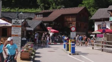 Avusturya 'nın ünlü Hallstatt köyü - bir dünya mirası alanı - HALLSTATT, AUSTRIA - 30 Temmuz 2021