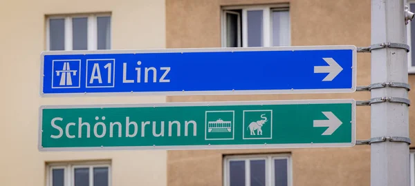 Irányjelző Táblák Bécs Városában Utazási Fotózás — Stock Fotó