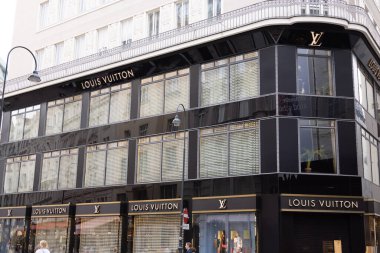 Viyana 'daki özel Louis Vuitton mağazası - Viyana, AVUSTRIA - 1 AĞUSTOS 2021