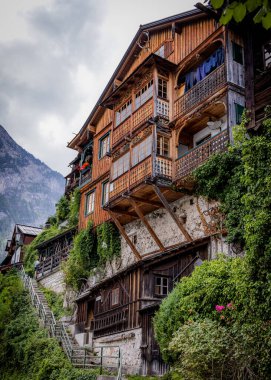 Avusturya 'nın ünlü Hallstatt köyü - bir dünya mirası alanı - HALLSTATT, AUSTRIA - 30 Temmuz 2021