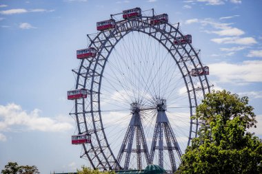 Viyana Dönme dolabı Prater Eğlence Parkı - VienNA, AUSTRIA - 1 AĞUSTOS 2021