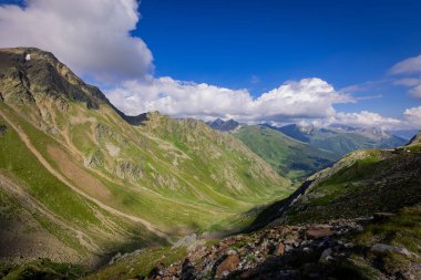 Avusturya Alplerindeki Timmelsjoch dağlarının muhteşem manzarası - seyahat fotoğrafçılığı