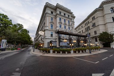 Viyana şehrindeki ünlü Cafe Landtmann - VienNA, AUSTRIA - 1 AĞUSTOS 2021